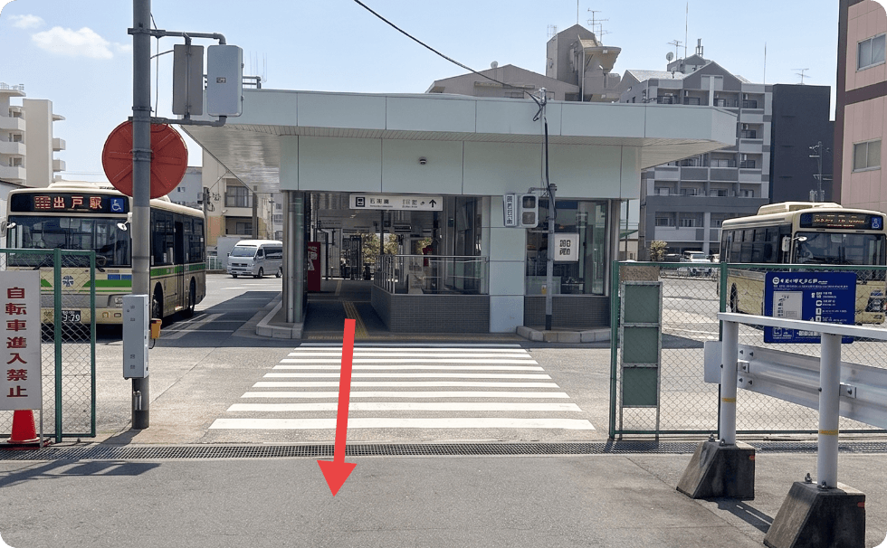 出戸駅前の横断歩道を渡る道順